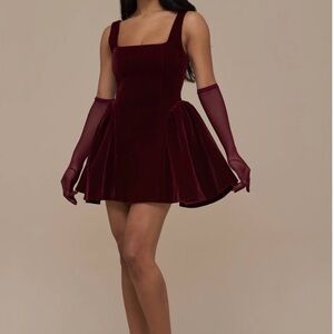 Chic Velvet Mini Dress in Wine